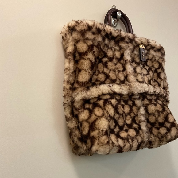 Coach Rogue Tote Signature Shearling Style C6162 - Picture 2 of 15